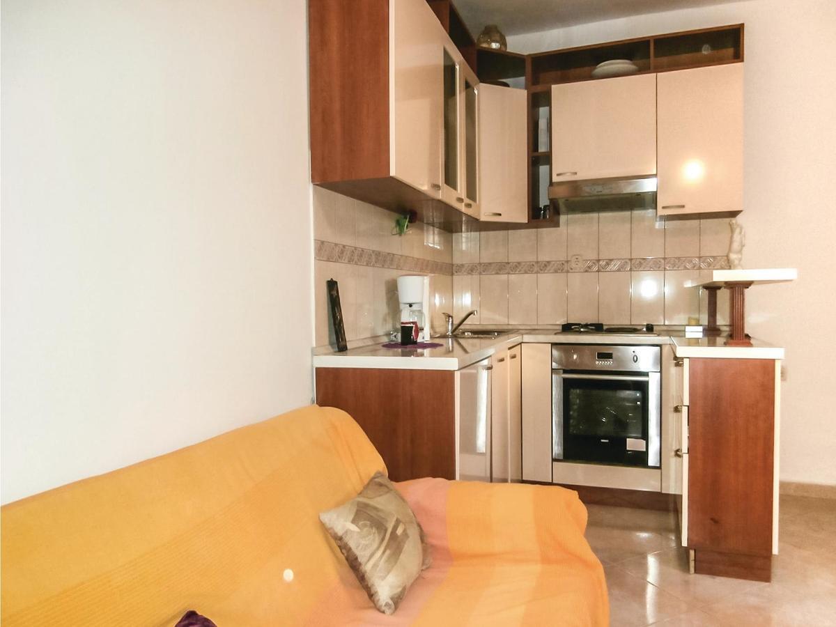 Lovely Apartment In Omis With Kitchen Dış mekan fotoğraf